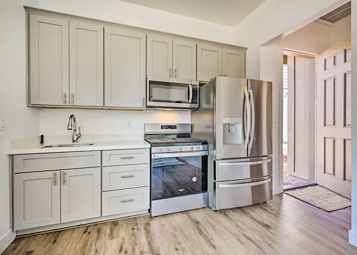 Retreat W/ Covered Patio, 3 Mi To Dtwn Holiday home