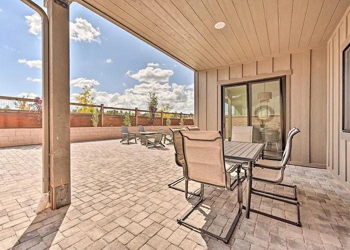 Retreat W/ Covered Patio, 3 Mi To Dtwn Holiday home *