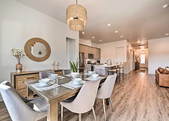 Retreat W/ Covered Patio, 3 Mi To Dtwn *