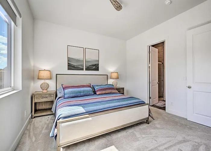 Holiday home Retreat W/ Covered Patio, 3 Mi To Dtwn