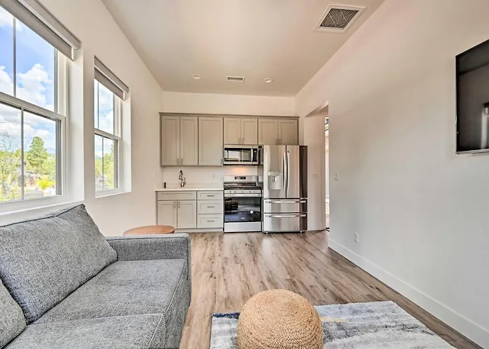 Holiday home Retreat W/ Covered Patio, 3 Mi To Dtwn