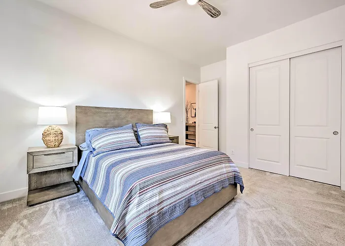 Retreat W/ Covered Patio, 3 Mi To Dtwn *