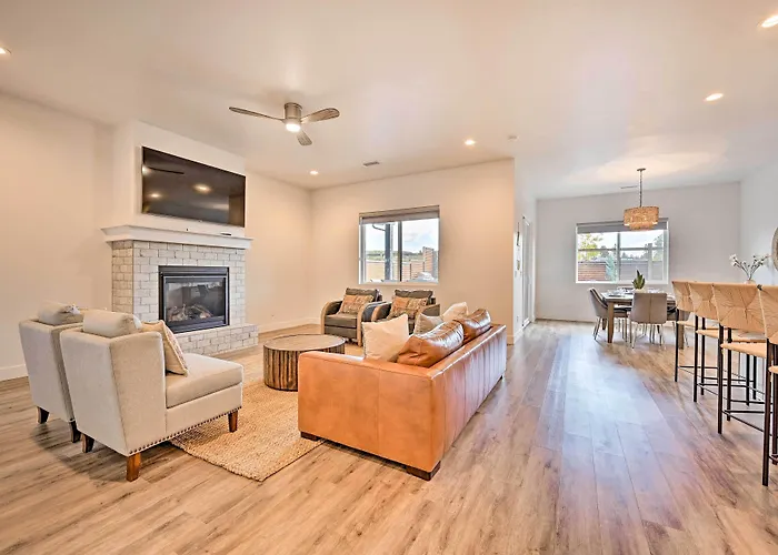 Holiday home Retreat W/ Covered Patio, 3 Mi To Dtwn